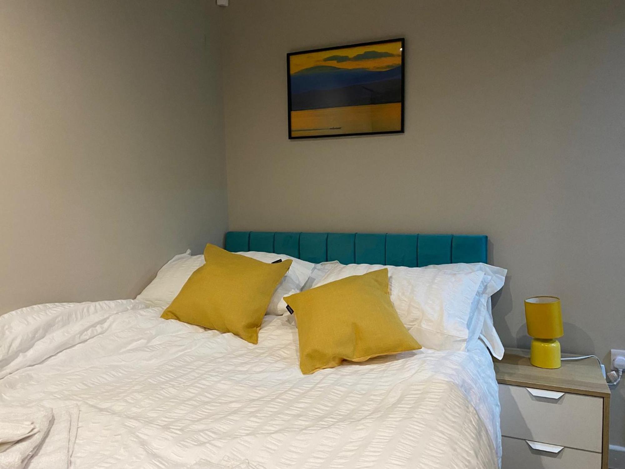 Stunning King Suite Apartment In The Heart Of Leeds City Center Екстер'єр фото