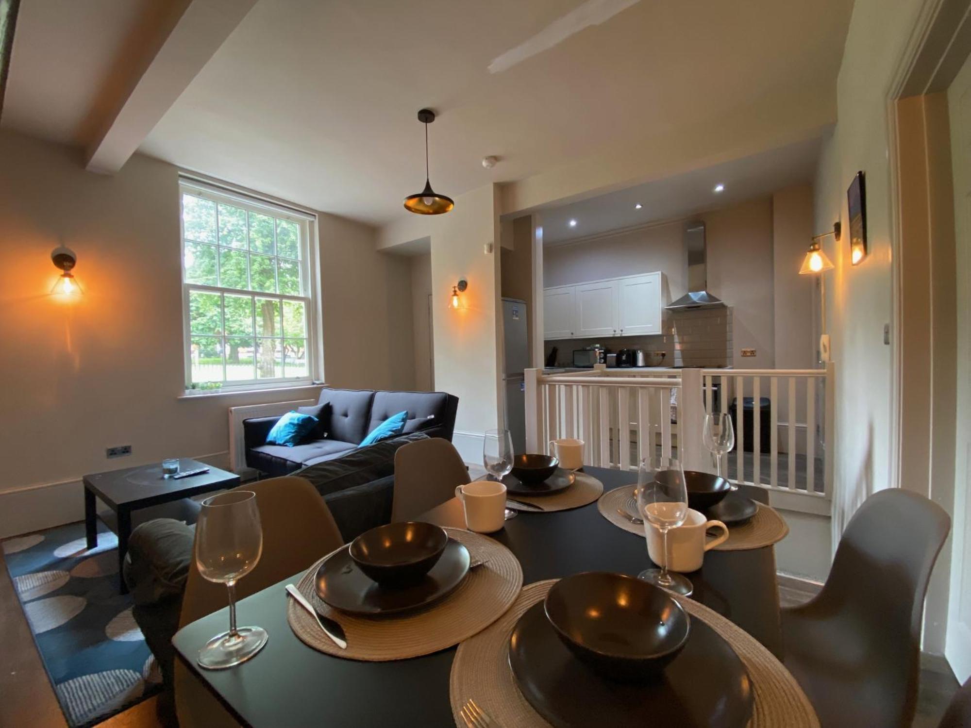 Stunning King Suite Apartment In The Heart Of Leeds City Center Екстер'єр фото