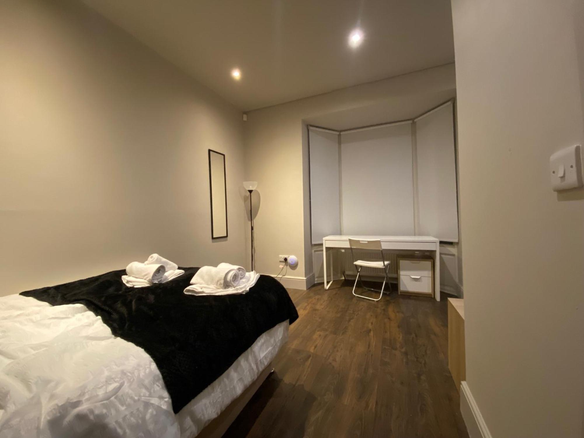 Stunning King Suite Apartment In The Heart Of Leeds City Center Екстер'єр фото