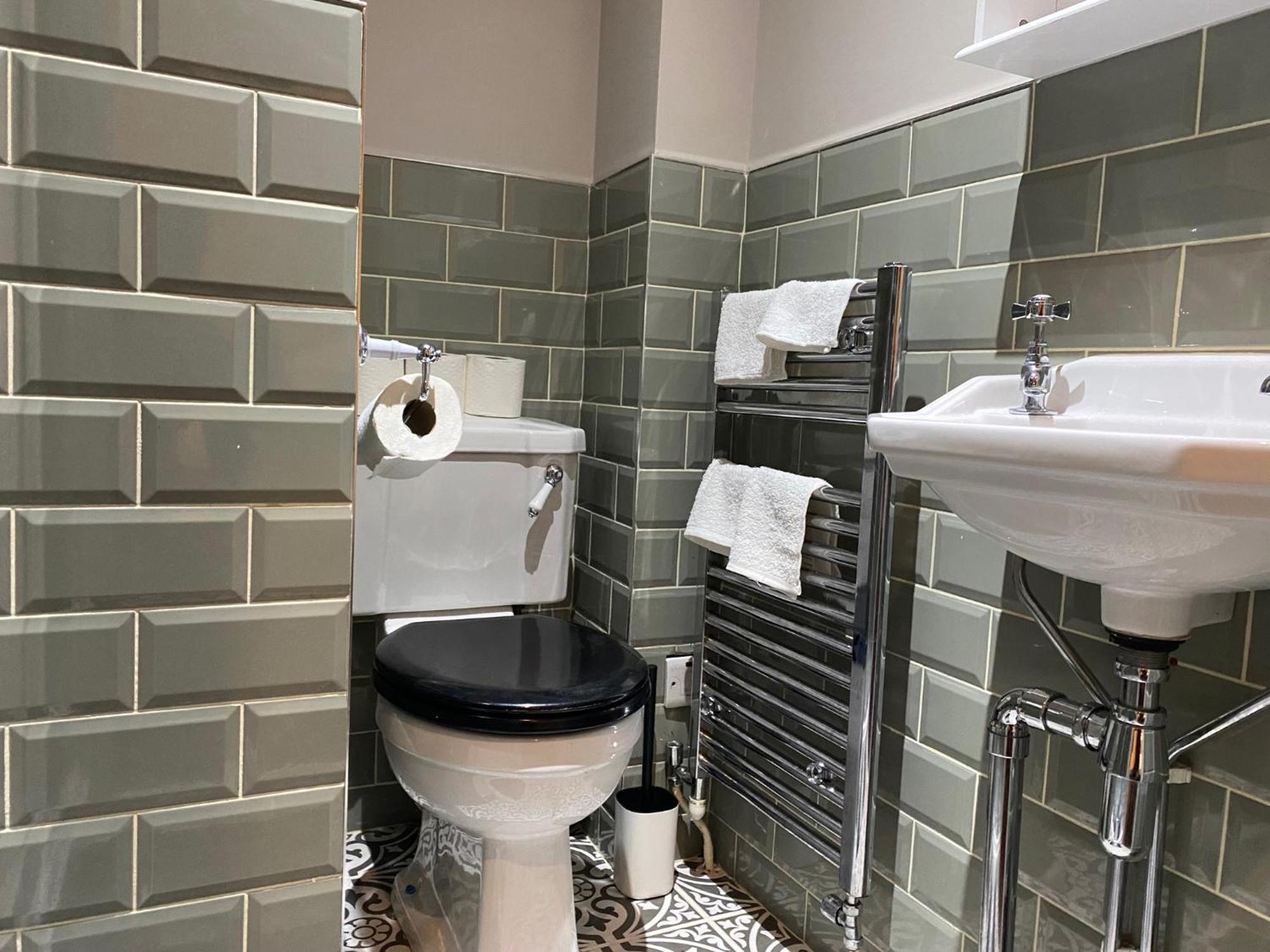 Stunning King Suite Apartment In The Heart Of Leeds City Center Екстер'єр фото