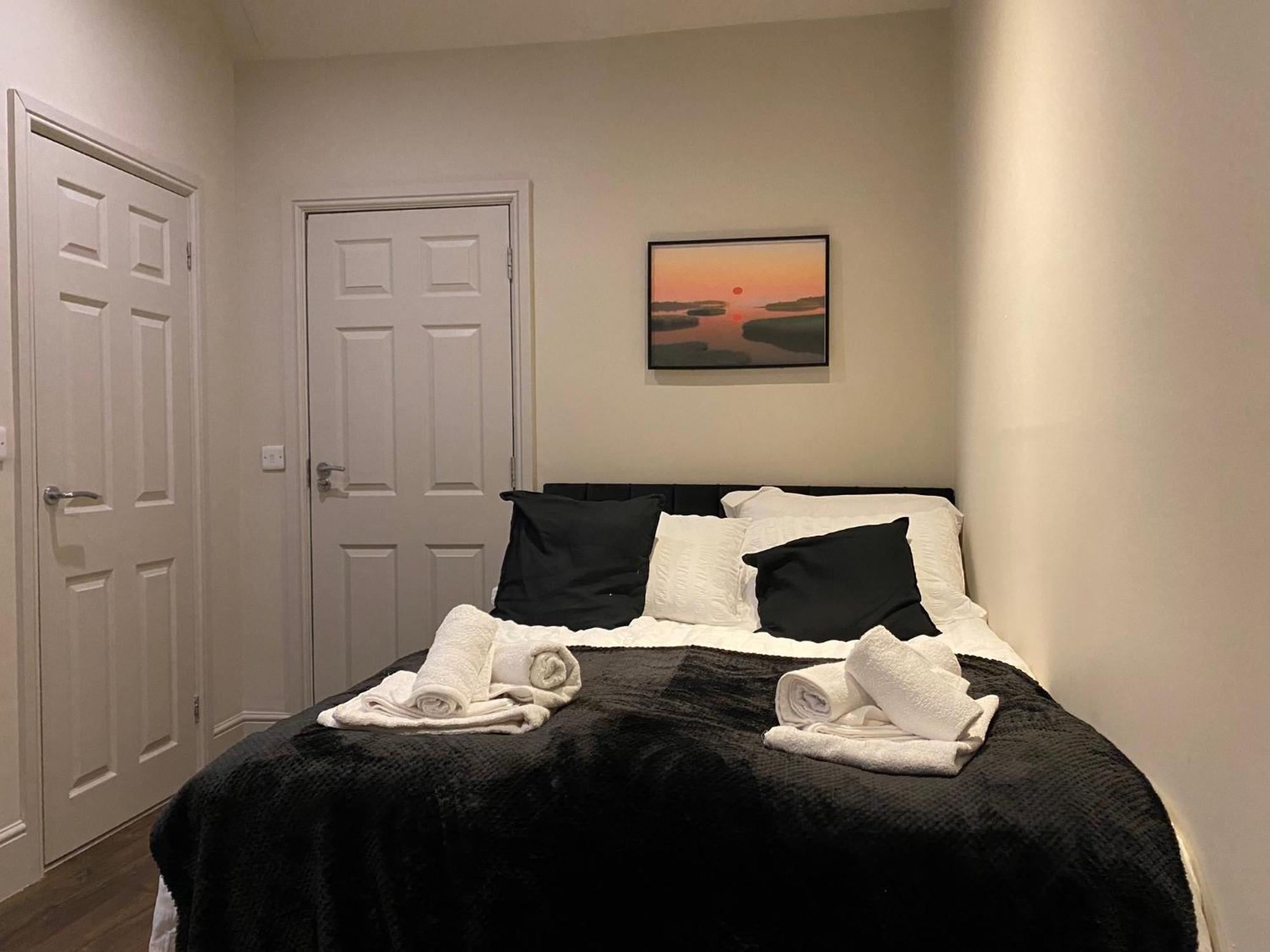 Stunning King Suite Apartment In The Heart Of Leeds City Center Екстер'єр фото