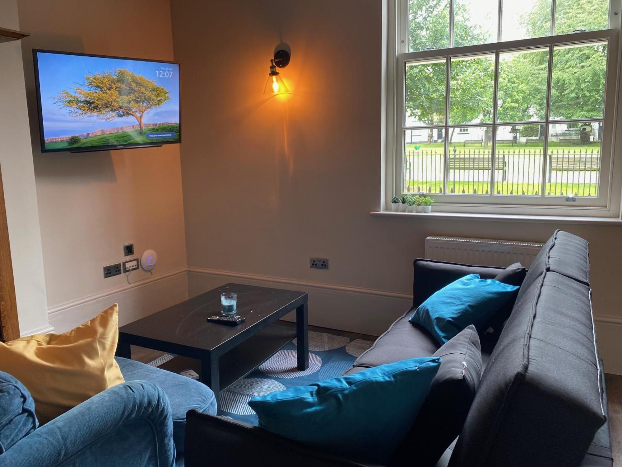 Stunning King Suite Apartment In The Heart Of Leeds City Center Екстер'єр фото