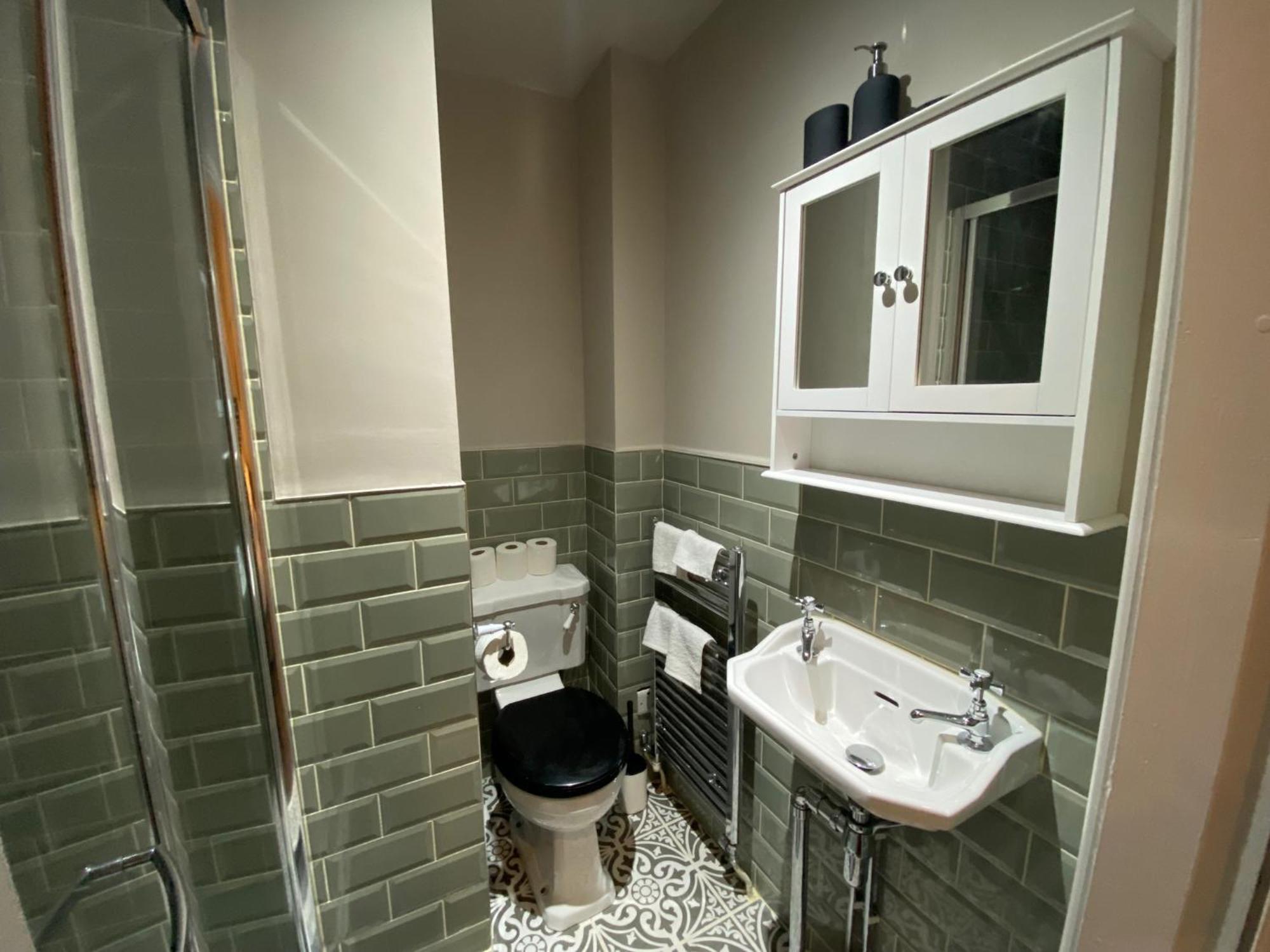 Stunning King Suite Apartment In The Heart Of Leeds City Center Екстер'єр фото