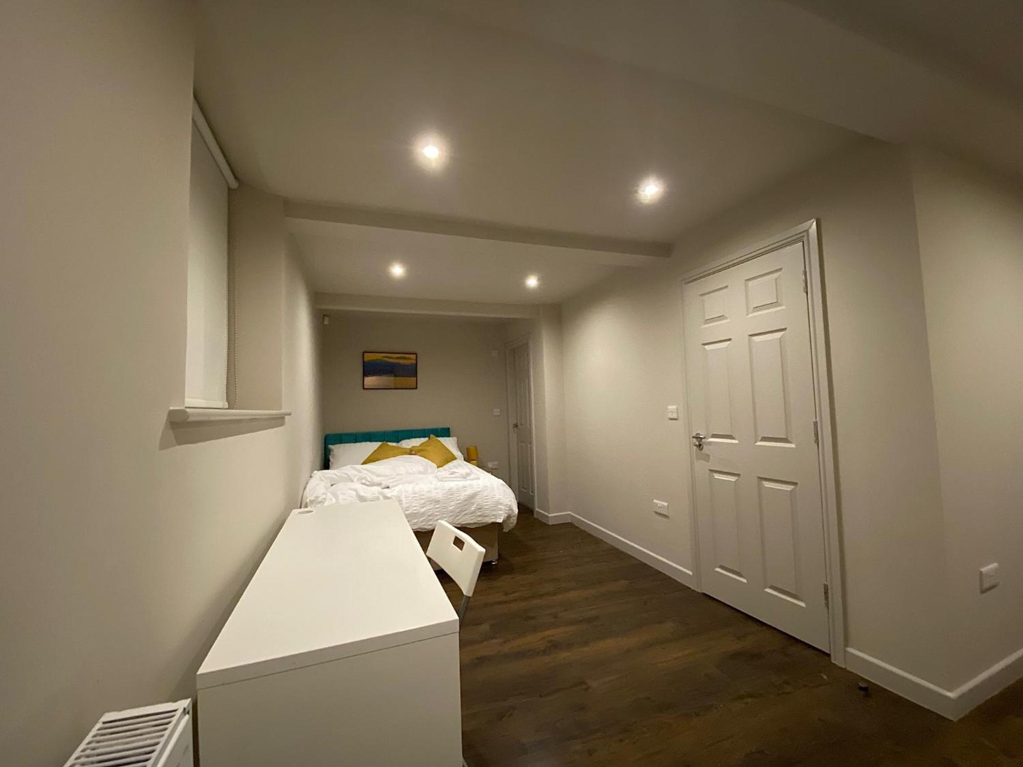 Stunning King Suite Apartment In The Heart Of Leeds City Center Екстер'єр фото