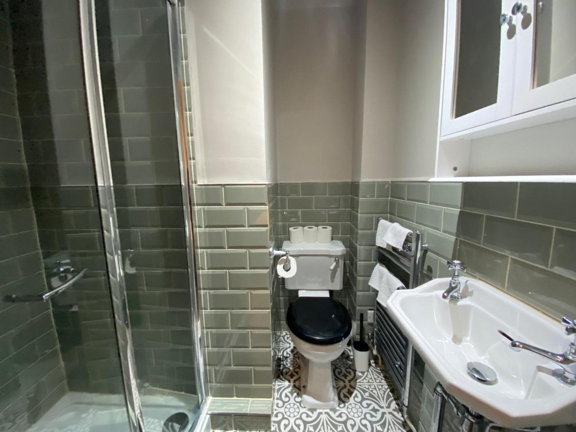 Stunning King Suite Apartment In The Heart Of Leeds City Center Екстер'єр фото