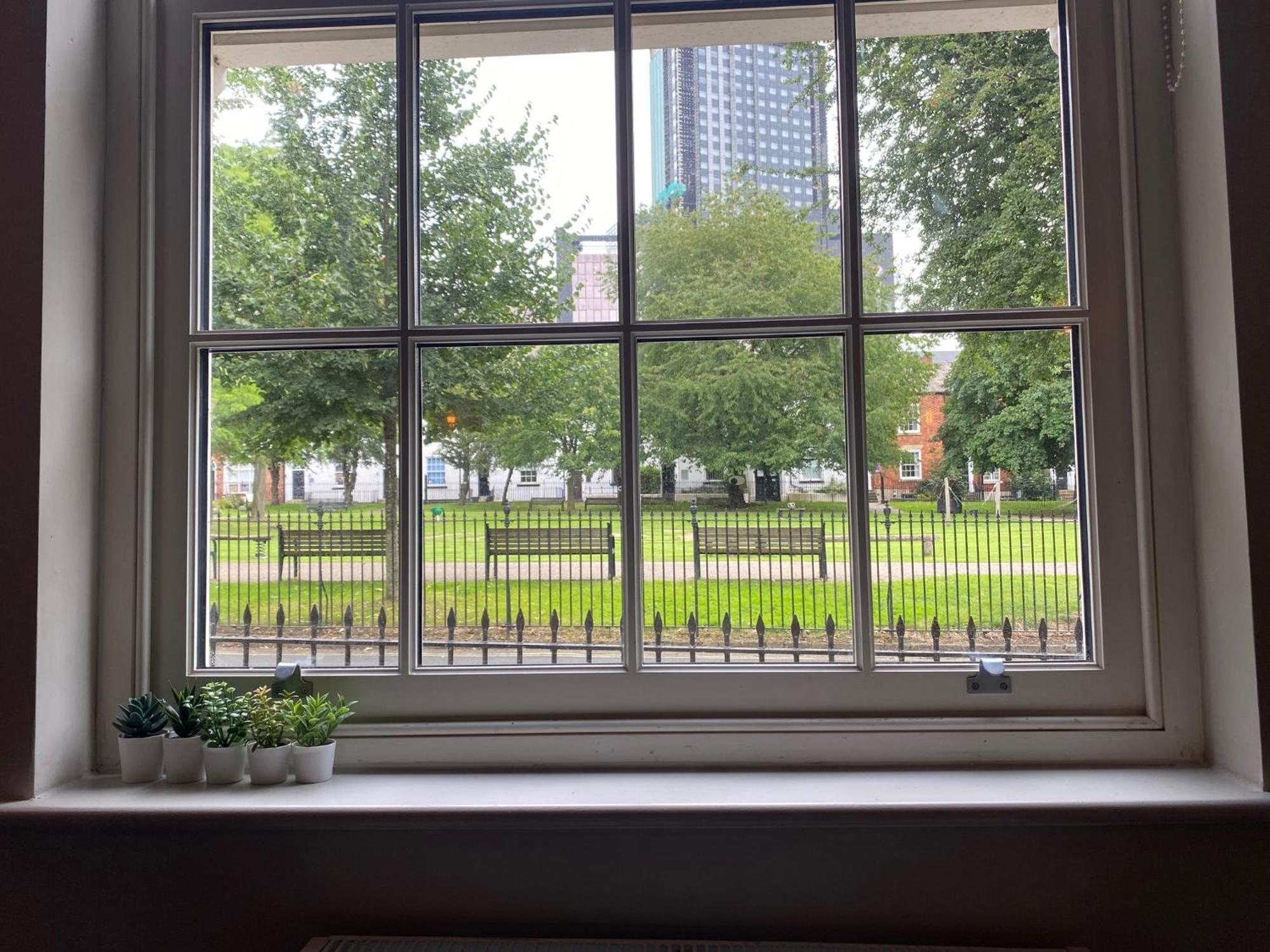 Stunning King Suite Apartment In The Heart Of Leeds City Center Екстер'єр фото